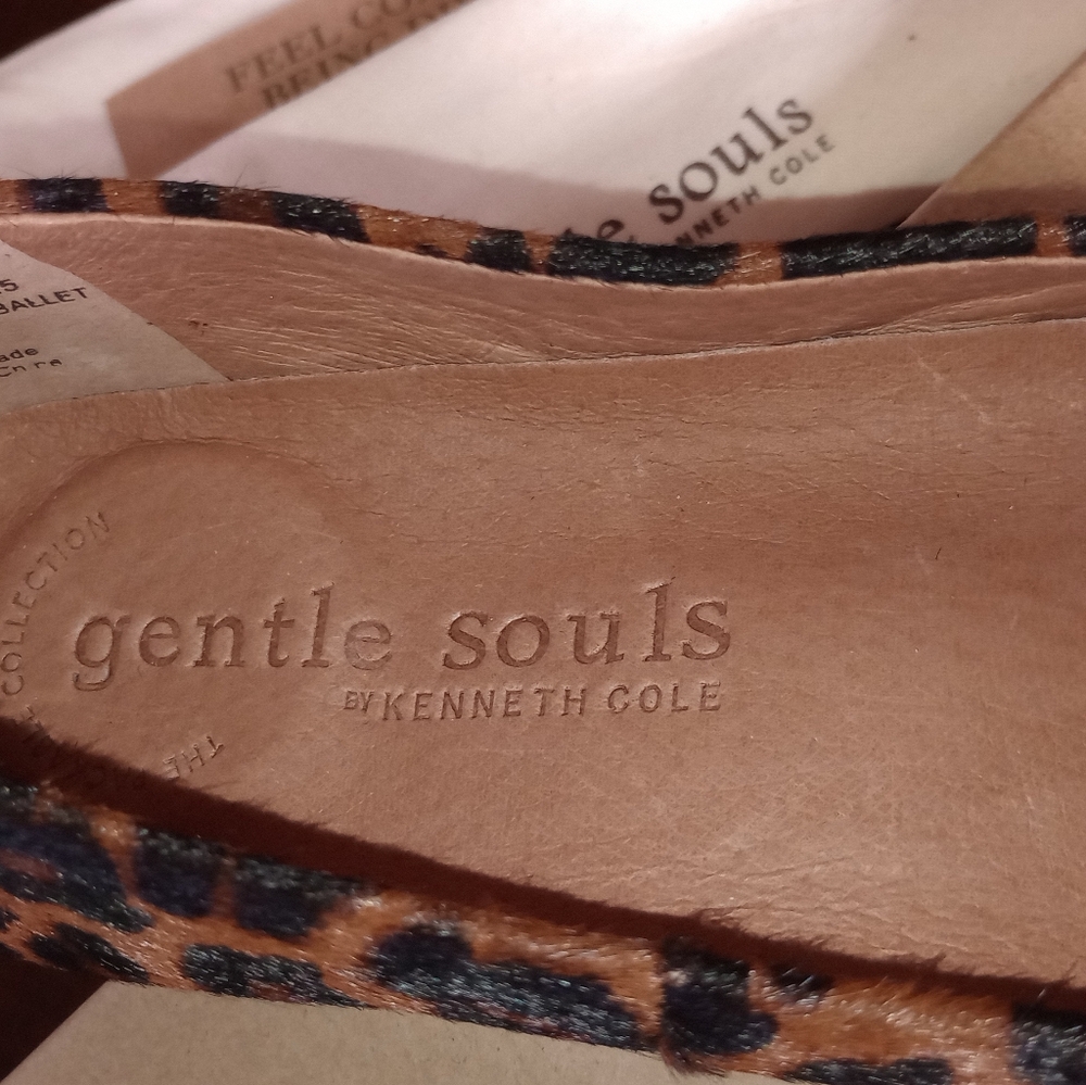 Kenneth Cole Leopard Print Flats - Picture 2 of 6
